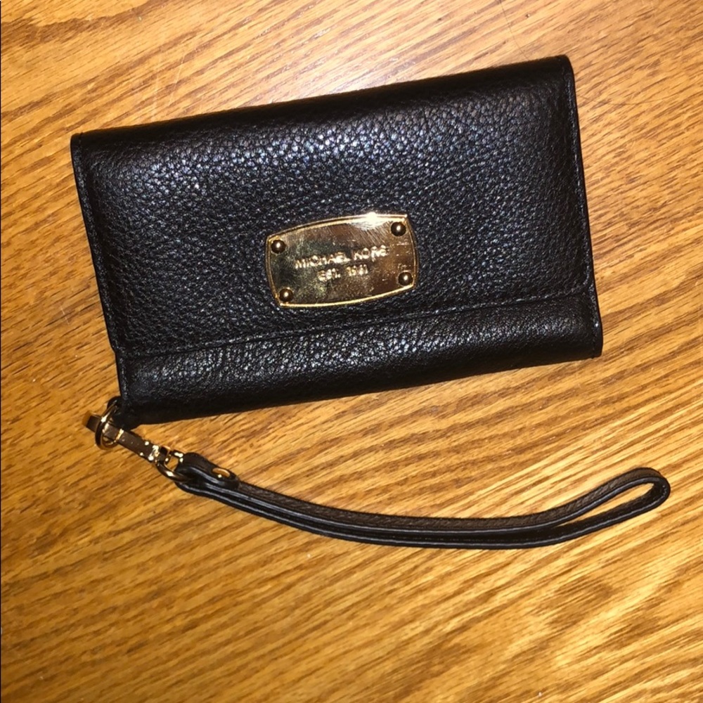 Michael kors wristlet